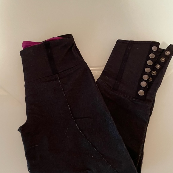 Lululemon Button Capri size 2 - Picture 2 of 8